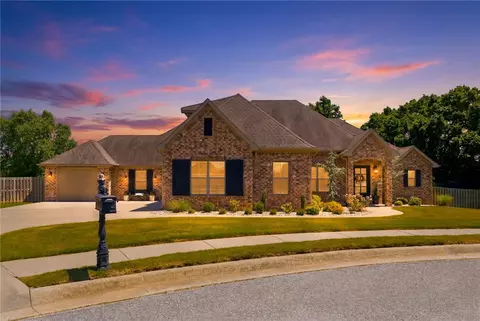 200 Grimsdell Cir, Cave Springs, AR 72718