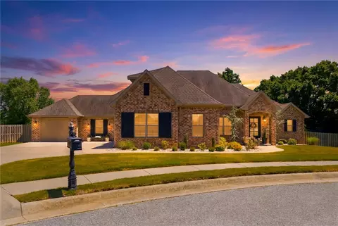 200 Grimsdell Cir, Cave Springs, AR 72718