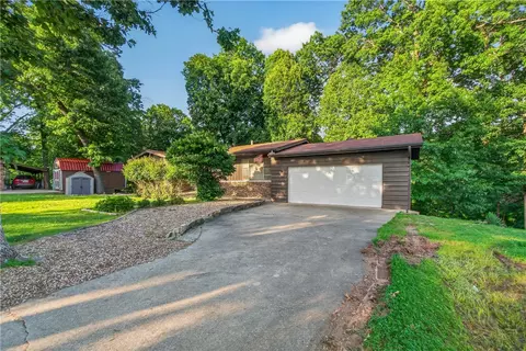 9384 Grimes Dr, Rogers, AR 72756