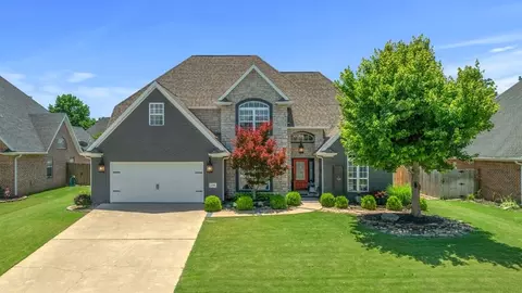 4506 W Creekview Dr, Rogers, AR 72758