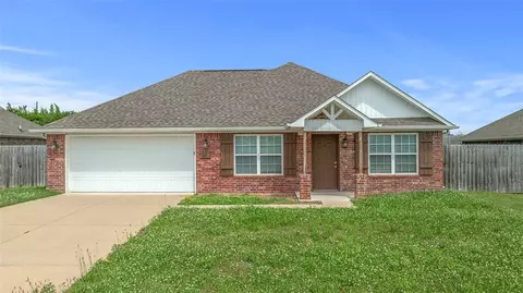 824 Brook St, Gentry, AR 72734