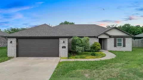 517 Eagle Dr, Gravette, AR 72736