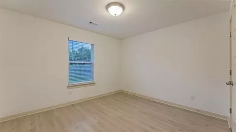 Bedroom - 517 Eagle Dr, Gravette, AR 72736 photo 5 of 7