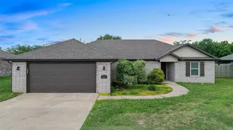 517 Eagle Dr, Gravette, AR 72736