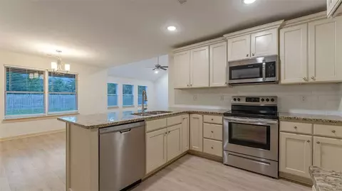 Kitchen - 517 Eagle Dr, Gravette, AR 72736 photo 4 of 4