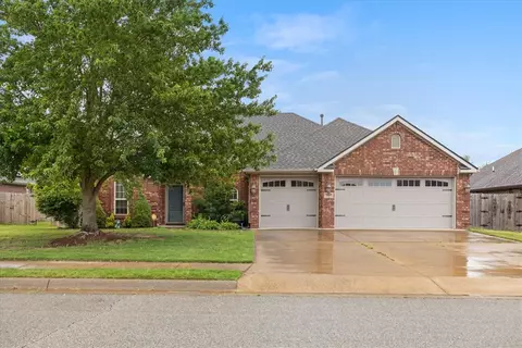 201 Monroe St, Centerton, AR 72719