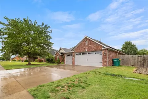 201 Monroe St, Centerton, AR 72719