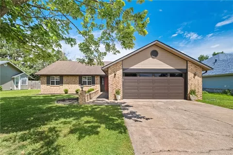 300 Stein St, Centerton, AR 72719
