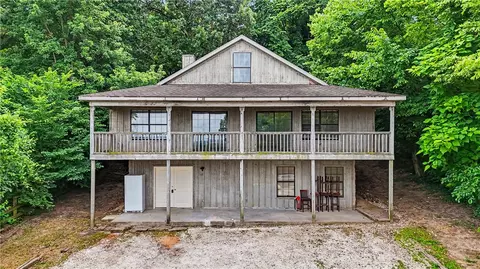 1307 Wedington Dr, Fayetteville, AR 72701