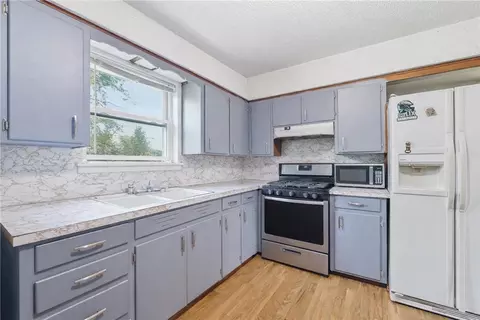 Kitchen - 73 Elmwood St, West Fork, AR 72774 photo 1 of 1