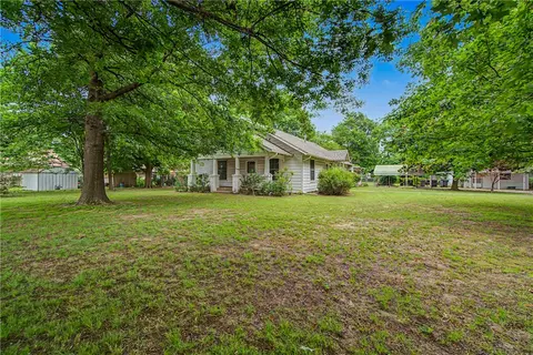 1405 N 40th St, Springdale, AR 72762