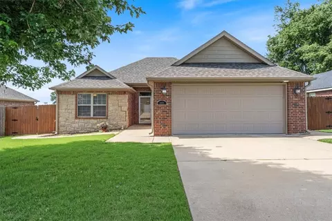 402 W Worchester, Siloam Springs, AR 72761