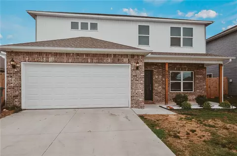 949 E Sparrow Cir, Fayetteville, AR 72701