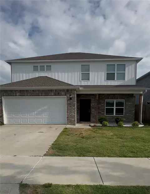 949 E Sparrow Cir, Fayetteville, AR 72701