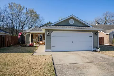 4385 W Serviceberry Dr, Fayetteville, AR 72704