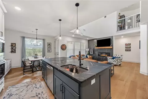 1100 Whistler St, Bentonville, AR 72713