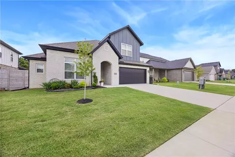 1110 Whistler St, Bentonville, AR 72713