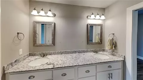 Bath - 1101 Flat Rock St, Bentonville, AR 72713 photo 5 of 5
