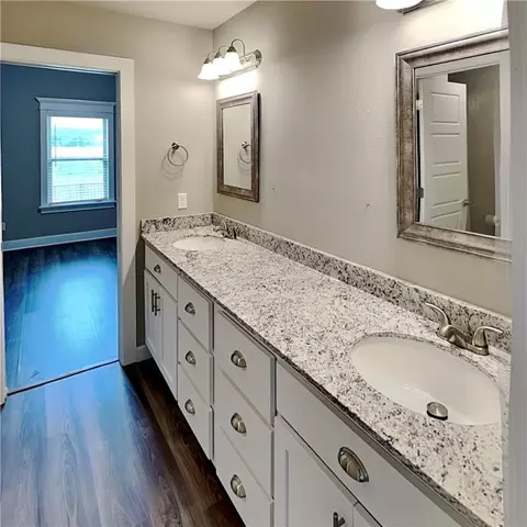 Bath - 1101 Flat Rock St, Bentonville, AR 72713 photo 4 of 5