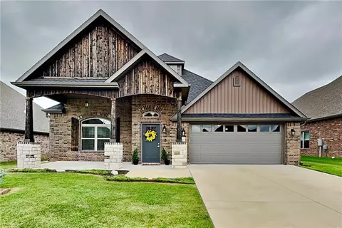 1101 Flat Rock St, Bentonville, AR 72713