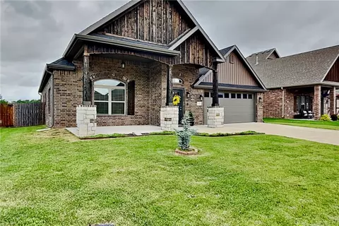 Exterior - 1101 Flat Rock St, Bentonville, AR 72713 photo 2 of 7