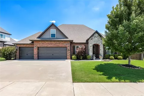 6307 S 49th St, Rogers, AR 72758
