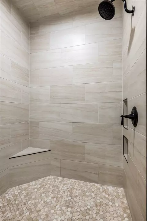 Bath - 6307 S 49th St, Rogers, AR 72758 photo 4 of 5