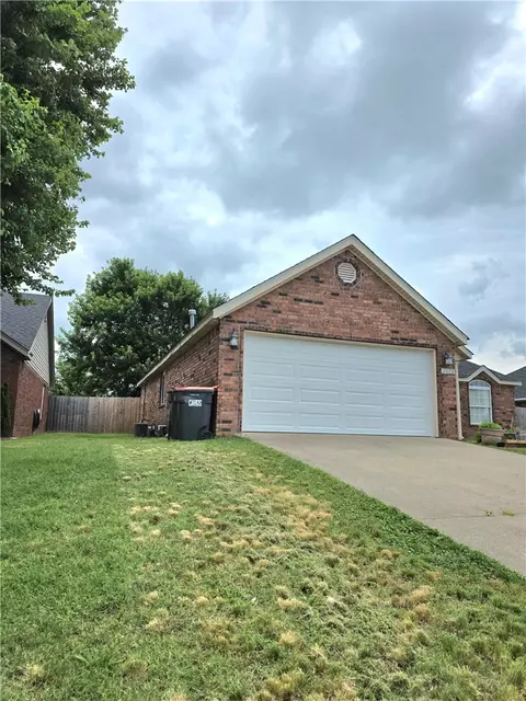 2573 Persimmon St, Springdale, AR 72764