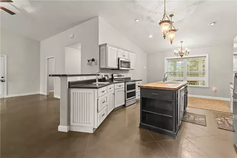 Kitchen - 10310 Sutton Pl, Harrison, AR 72601 photo 1 of 3