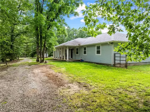 Exterior - 10310 Sutton Pl, Harrison, AR 72601 photo 3 of 7