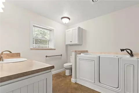 Bath - 10310 Sutton Pl, Harrison, AR 72601 photo 1 of 4