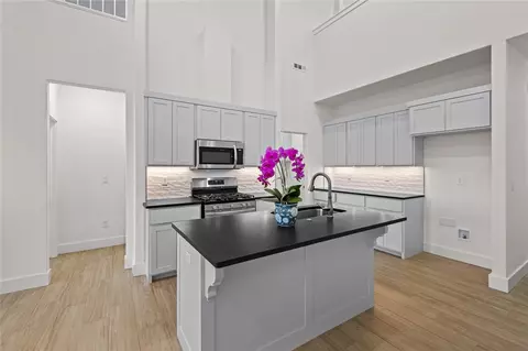 Kitchen - 648 Sun Meadows Loop, Centerton, AR 72719 photo 3 of 4