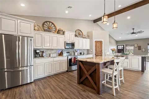Kitchen - 472899 640 Rd, Watts, OK 74964 photo 3 of 3