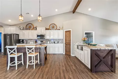 Kitchen - 472899 640 Rd, Watts, OK 74964 photo 1 of 3