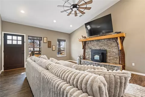 Living - 472899 640 Rd, Watts, OK 74964 photo 1 of 2
