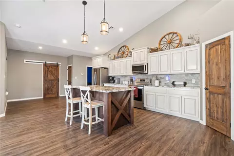 Kitchen - 472899 640 Rd, Watts, OK 74964 photo 2 of 3