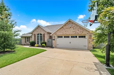 1507 Parkside Cir, Cave Springs, AR 72718