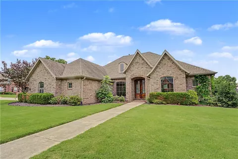 327 N Sandstone Pl, Fayetteville, AR 72701
