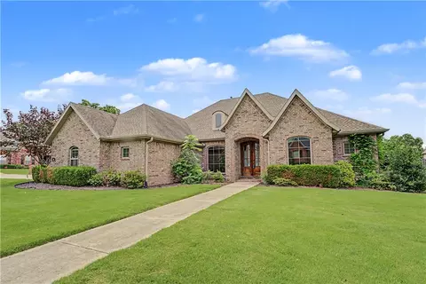 327 N Sandstone Pl, Fayetteville, AR 72701