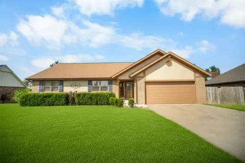 836 S Chateau Dr, Rogers, AR 72758