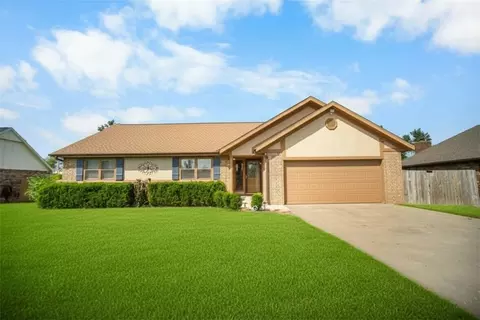 836 S Chateau Dr, Rogers, AR 72758