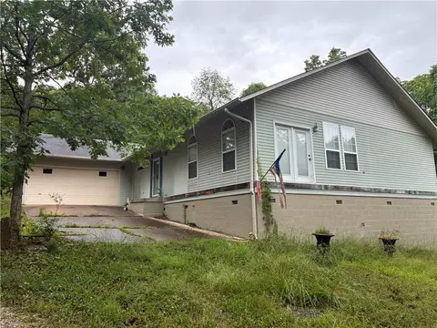 524 Madison 1210, Huntsville, AR 72740