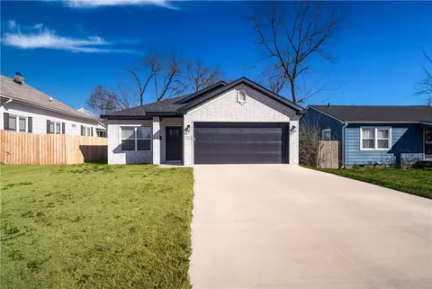 1027 S Arkansas St, Rogers, AR 72756