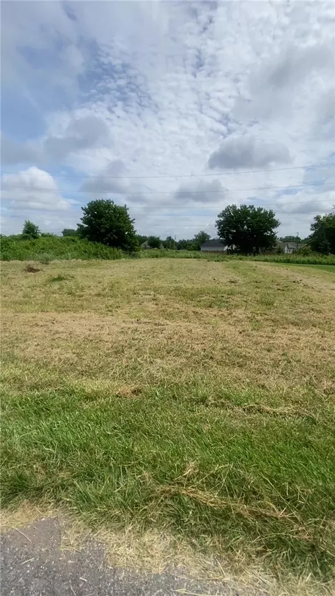 Francis Drive, Bella Vista, AR 72714
