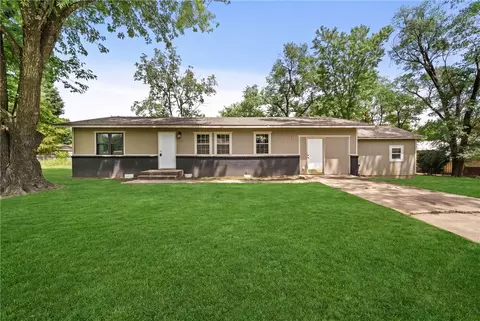 900 N Davis St, Pea Ridge, AR 72751