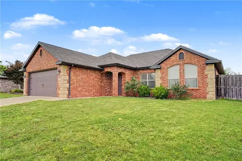 6115 S 37th St, Rogers, AR 72758