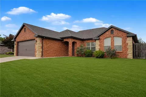 6115 S 37th St, Rogers, AR 72758