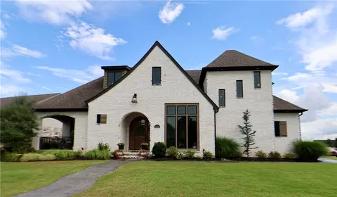 8400 Donnington Ct, Fort Smith, AR 72916