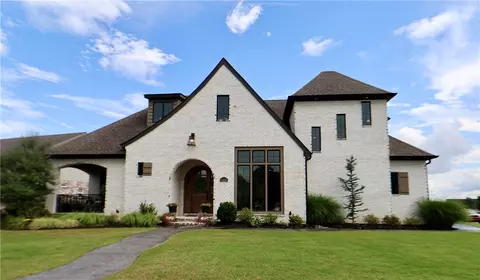 8400 Donnington Ct, Fort Smith, AR 72916