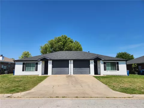 9 Holly Dr, Bentonville, AR 72712